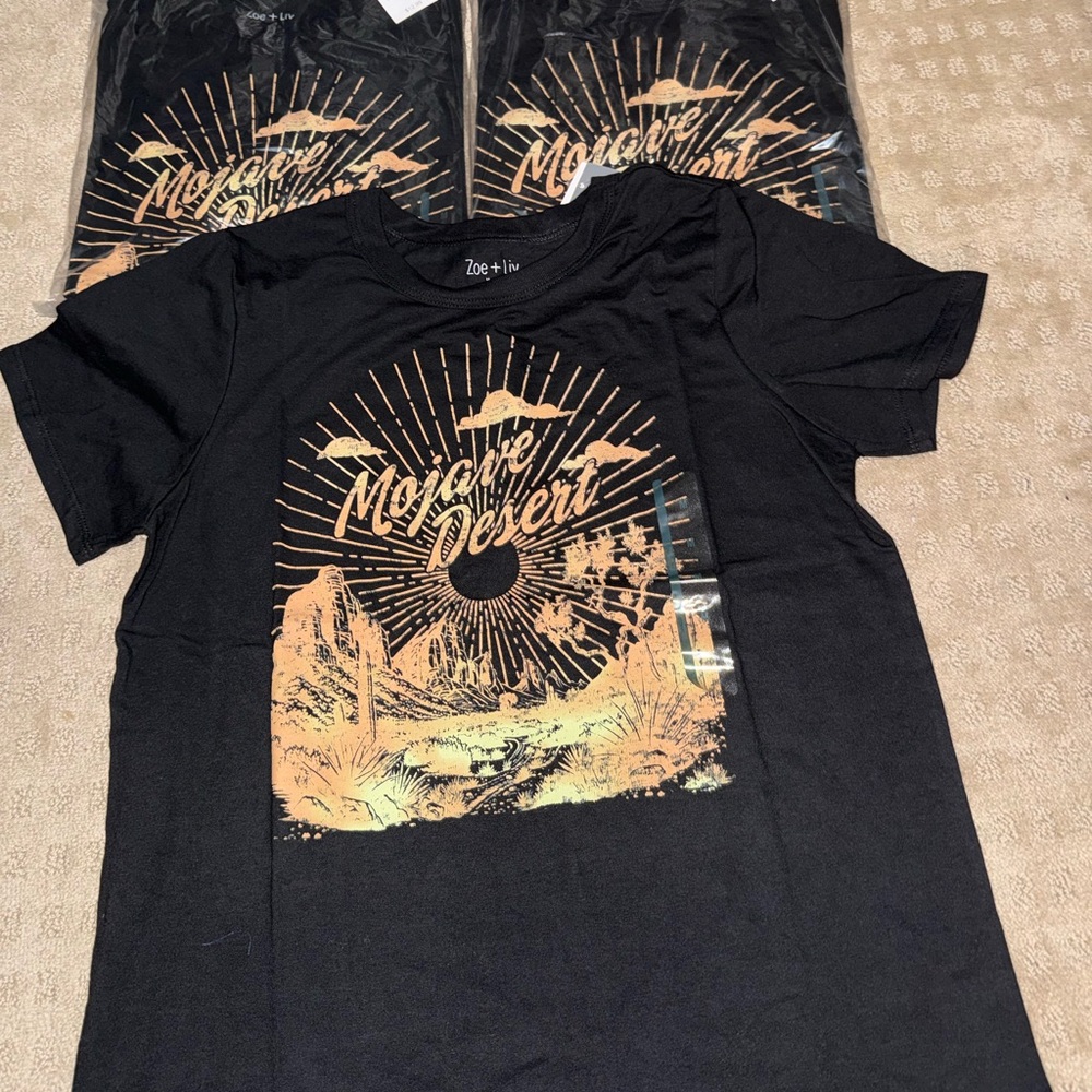 NWT- Size M Zoe + Liv Black and Gold Mojave Desert Tee